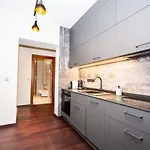 Апартаменты Inpoint 2-bedrooms With Private Garden And Free Parking Краков