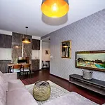Апартаменты Inpoint 2-bedrooms With Private Garden And Free Parking Краков