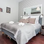 Апартаменты Inpoint 2-bedrooms With Private Garden And Free Parking