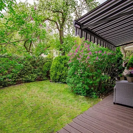 Апартаменты Inpoint 2-bedrooms With Private Garden And Free Parking