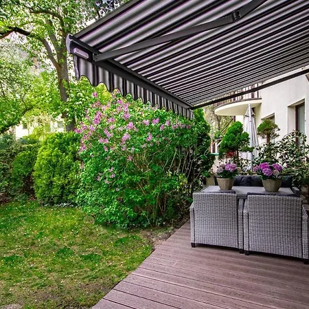 Апартаменты Inpoint 2-bedrooms With Private Garden And Free Parking Краков