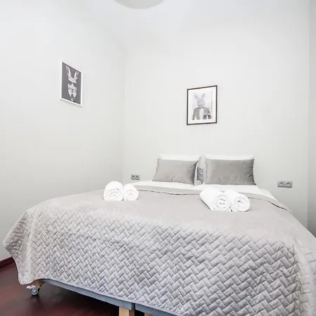 Inpoint 2-bedrooms With Private Garden And Free Parking Appartement