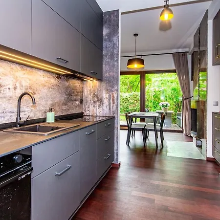 Inpoint 2-bedrooms With Private Garden And Free Parking Appartement