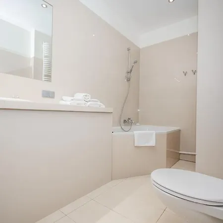 Inpoint 2-bedrooms With Private Garden And Free Parking Appartement *