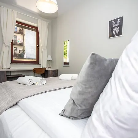 Inpoint 2-bedrooms With Private Garden And Free Parking Appartement *