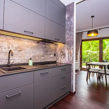 Inpoint 2-bedrooms With Private Garden And Free Parking Appartement *