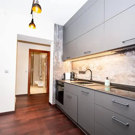 Appartamento Inpoint 2-bedrooms With Private Garden And Free Parking Cracovia